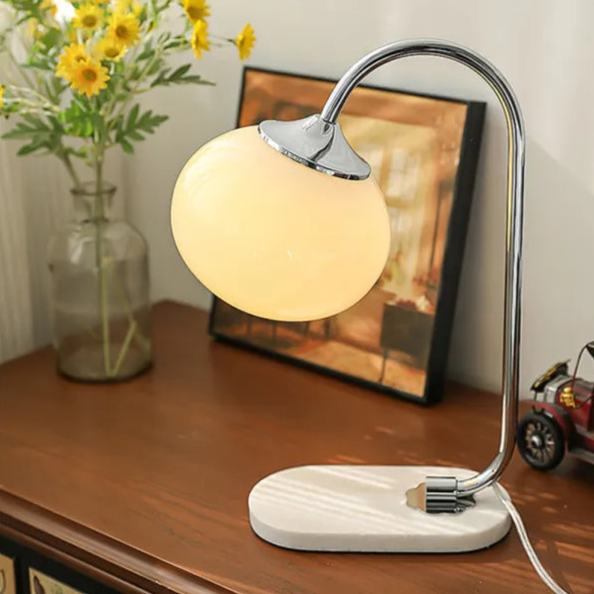 Marshmallow Bordslamp I Metall Och Glas