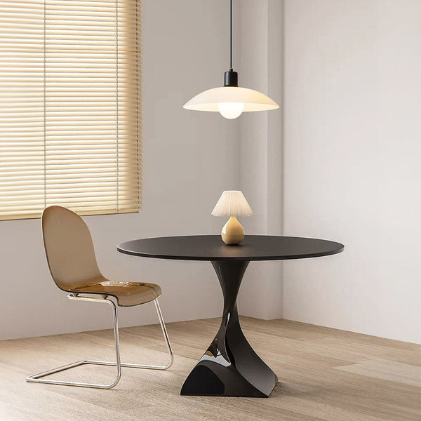 Minimalistisk Taklampa Av Vitmålat Glas