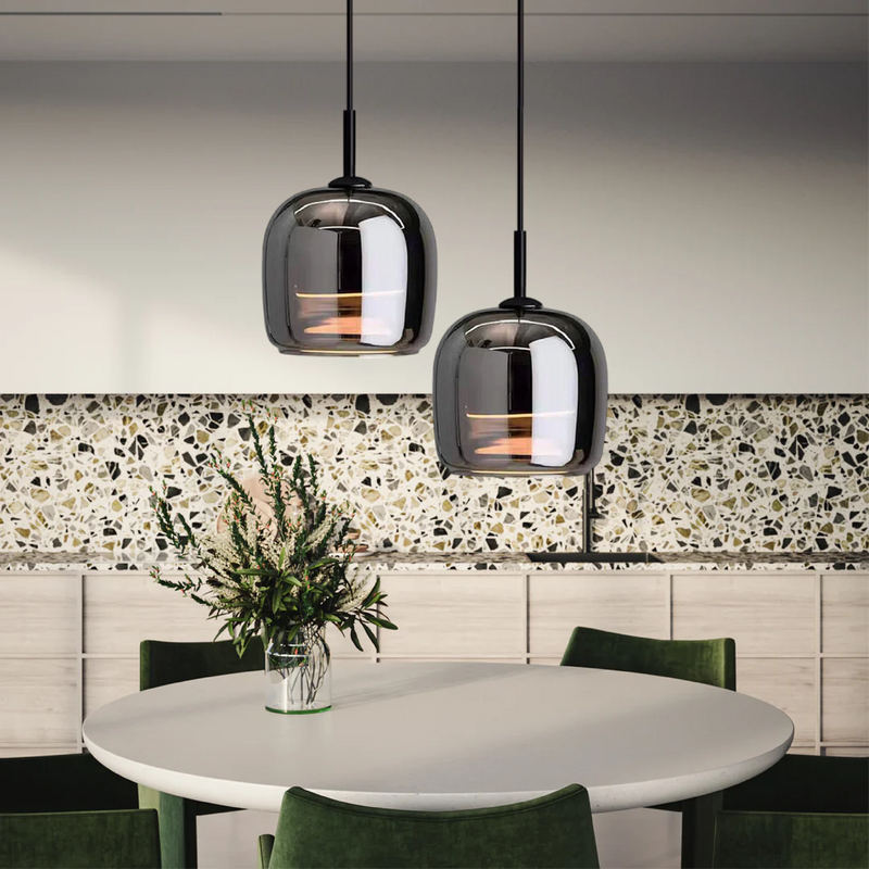 Pendellampa I Nordiskt Svart Glas