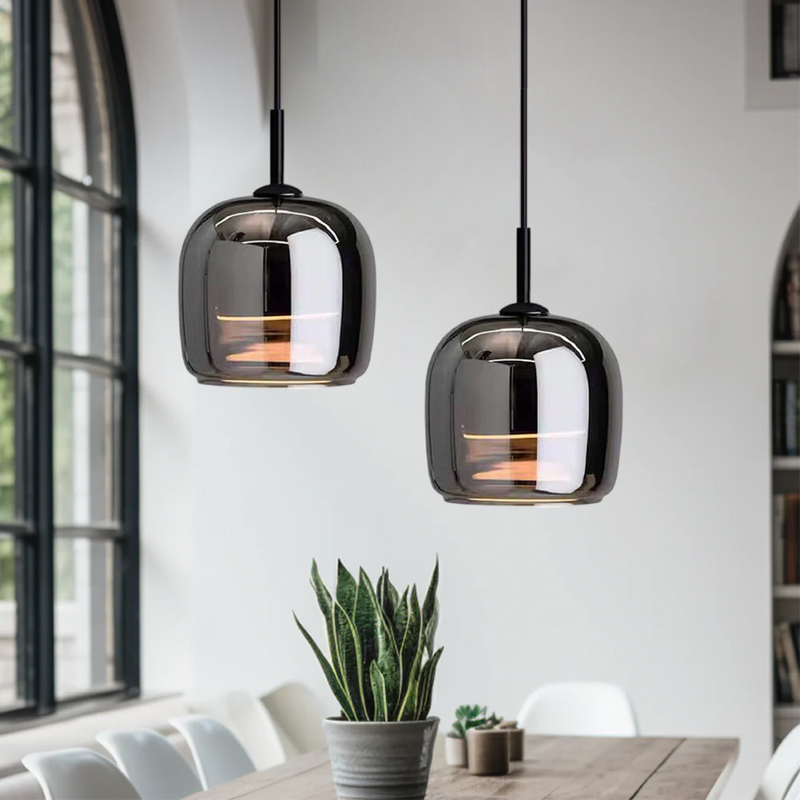 Pendellampa I Nordiskt Svart Glas